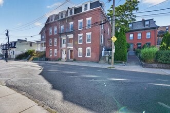 Building Photo - 21 Parker St