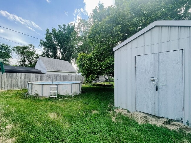 Building Photo - Washer/Dryer Hook-Ups