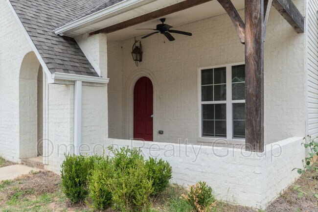 Building Photo - 903 Valley Cir