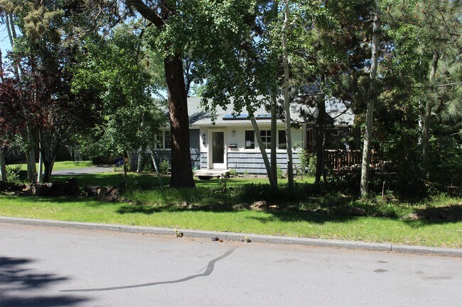Building Photo - 636 NE Irving Ave