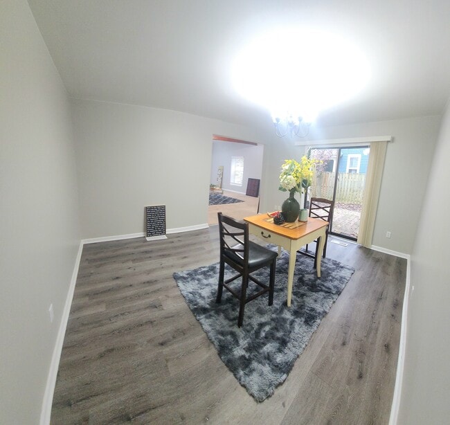 Building Photo - 627 Michigan St