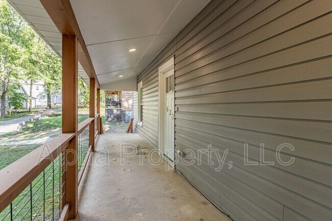 Building Photo - 627 S 284