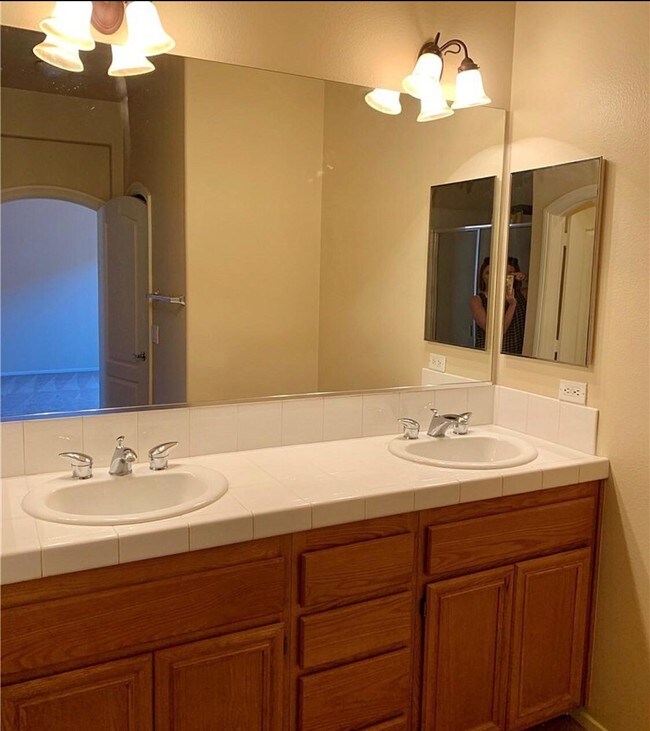 Building Photo - 241 Carner Ln