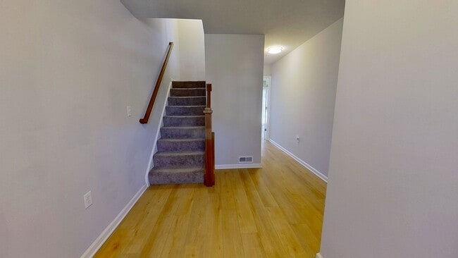 Foto del edificio - End Unit Townhome