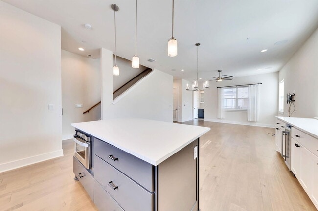 Foto del edificio - 4500 Freedom Dr