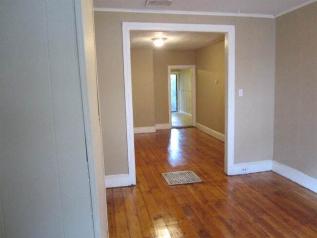 Building Photo - 118 Houghton Ave