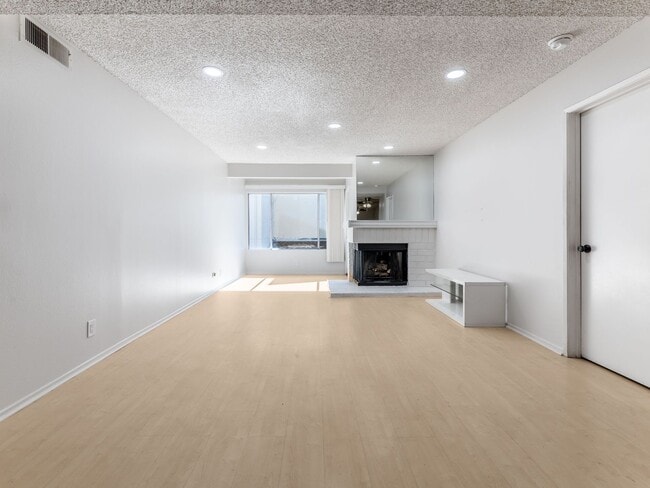 Foto del edificio - 7800 Topanga Canyon Blvd