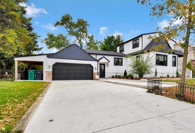 Foto del edificio - 635 E Prairie Ave