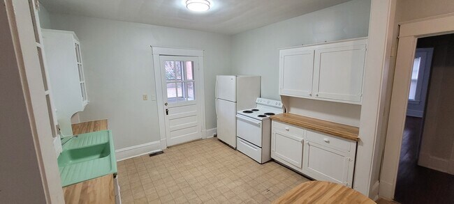 Foto del edificio - 104 S Josephine Boyd St