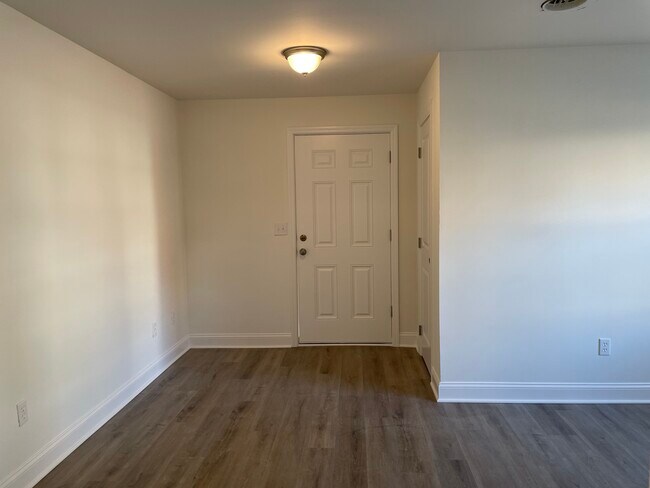 Building Photo - 72 Maplewood Ave