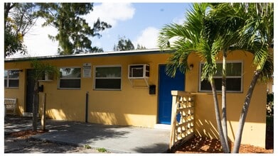 Building Photo - 5409 Pinewood Ave
