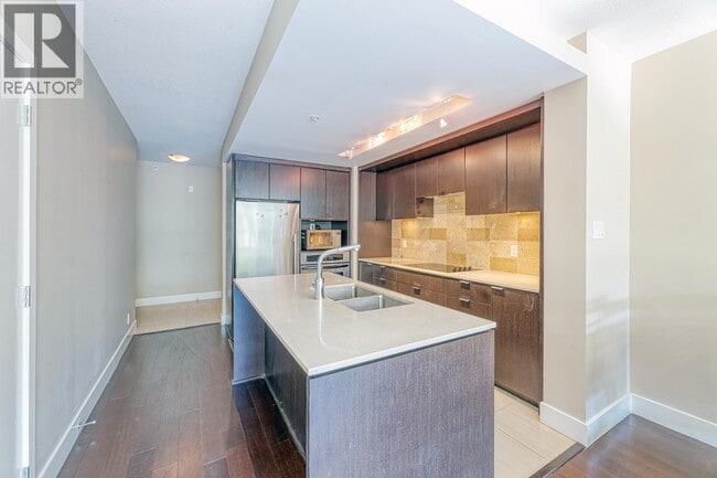 Photo du bâtiment - 1320 Chesterfield Ave