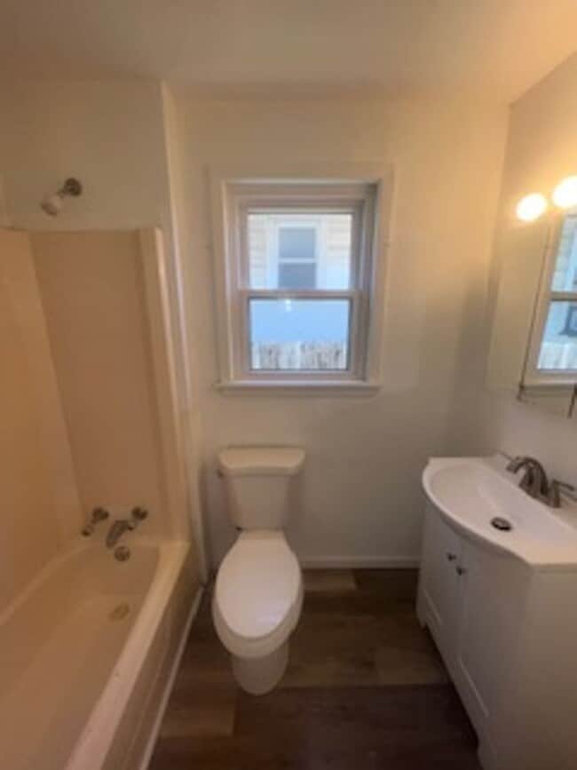 Foto del edificio - 313 E Franklin St