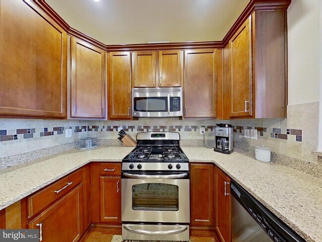 Building Photo - 7684 Maple Lawn Blvd