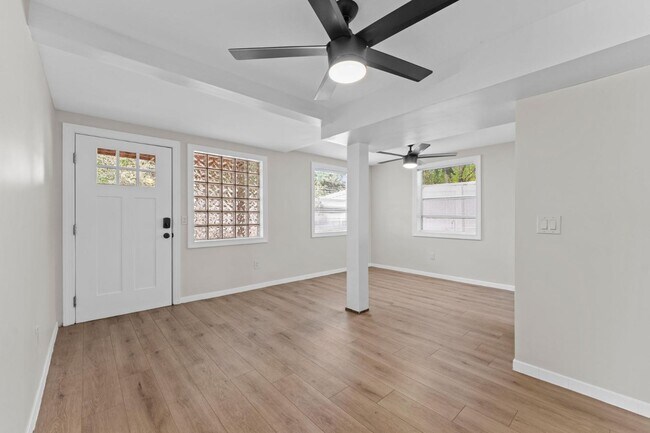 Foto del edificio - 3505 Iris St N