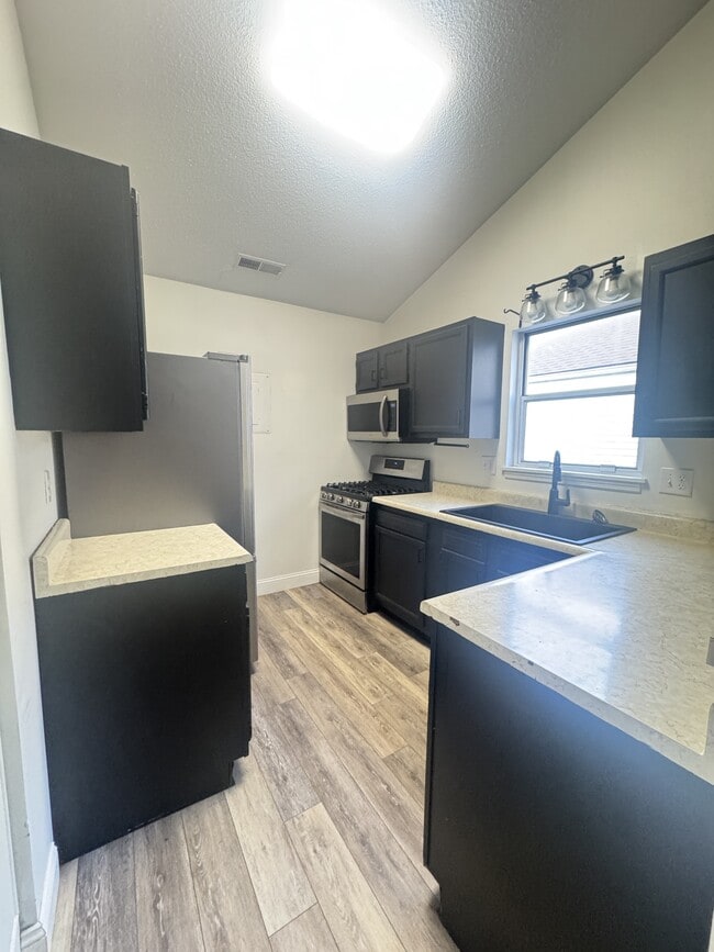 Building Photo - 1003 Parkside Dr