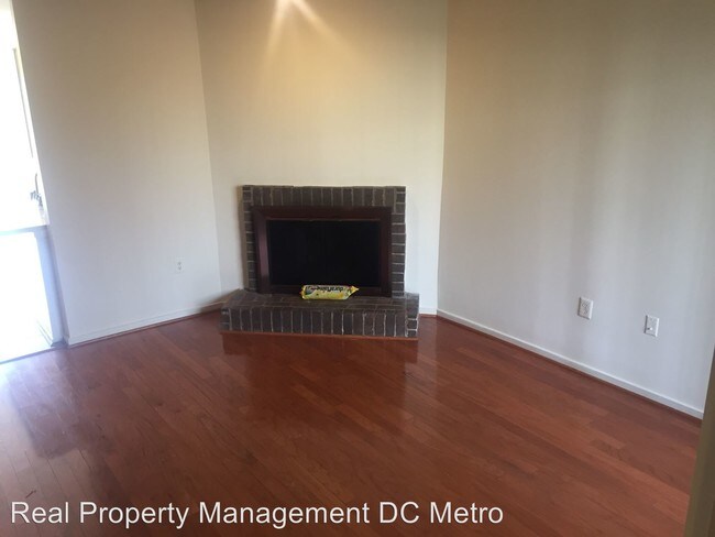Building Photo - 2 br, 2.5 bath House - 2407 18th St NE