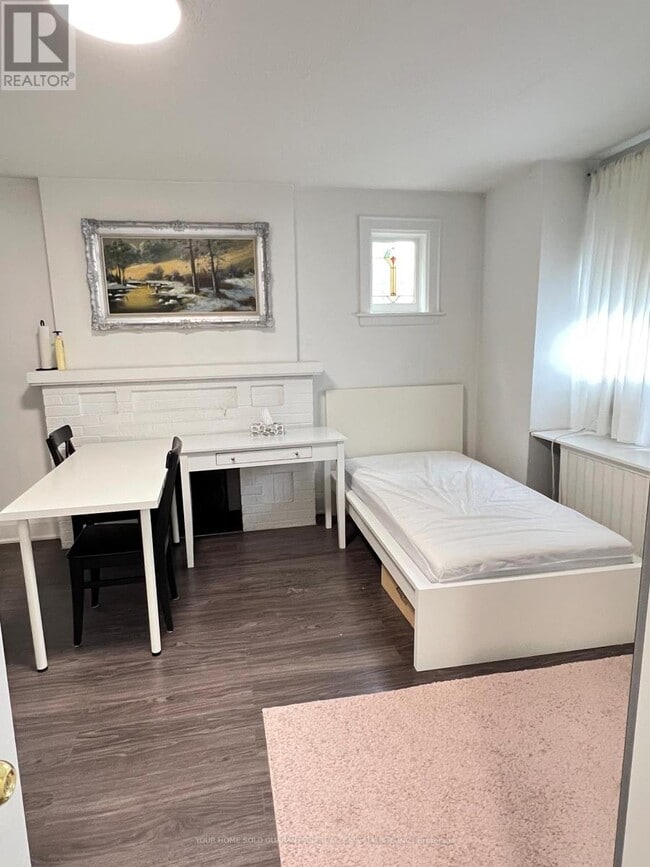 Building Photo - 2518 Lake Shore Blvd W