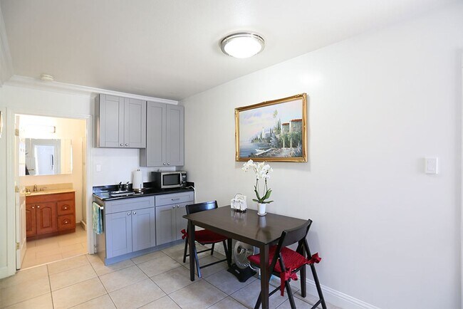 Building Photo - Ground floor 1BR/1BA in the Inner Richmond...