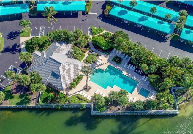 Foto del edificio - 5799 NE Island Cove Way