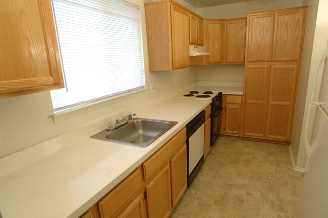 Coach House Apartments Southfield, MI