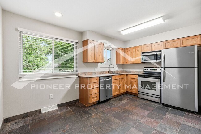 Foto del edificio - Spacious Duplex with Central AC and Washer/Dryer
