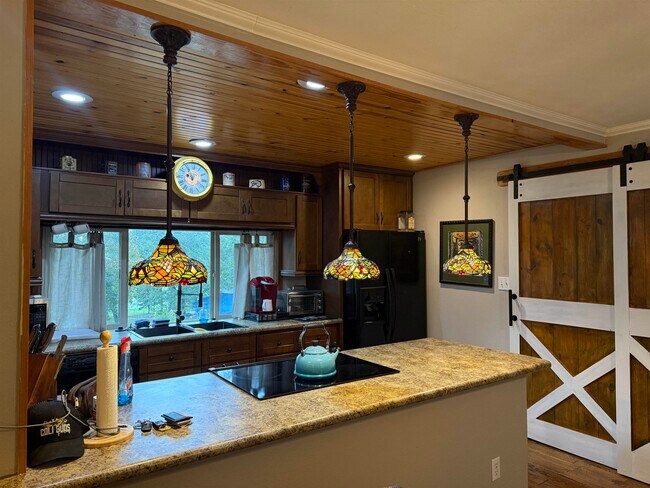 Foto del edificio - 129 W Lakeshore Dr