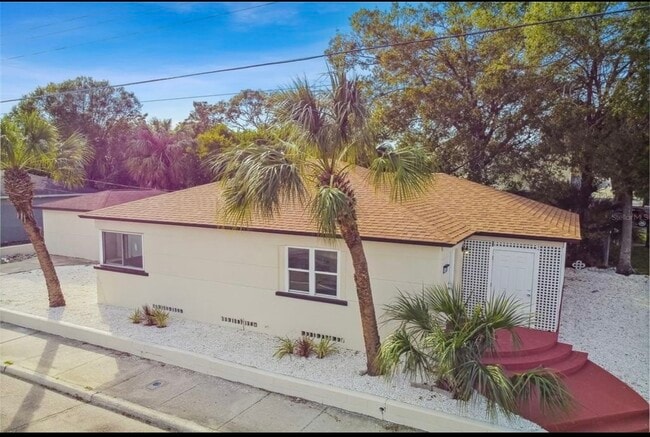 Building Photo - 2402 W Cypress St