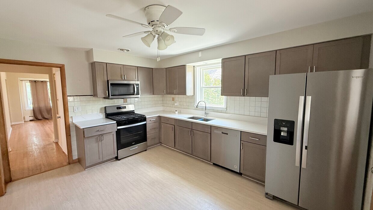 Foto principal - 3030 N Oleander Ave