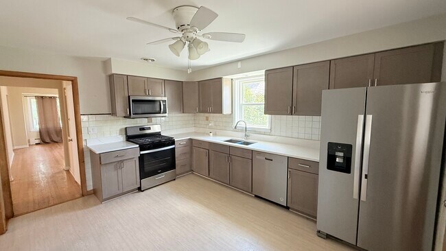 Foto del edificio - 3030 N Oleander Ave