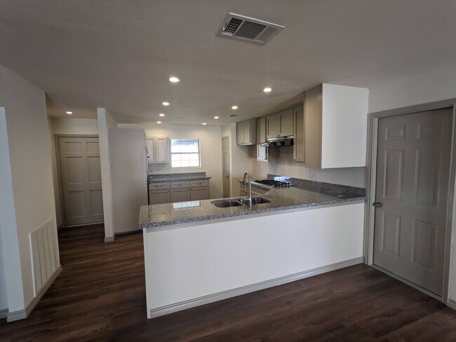 Building Photo - 6303 Georgianna Dr