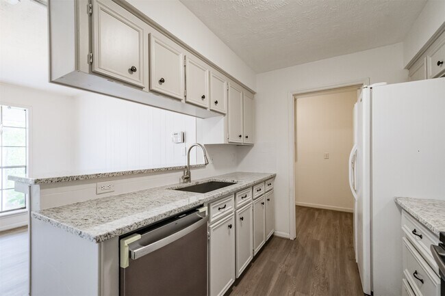 Foto del edificio - 3311 Palm Desert Ln