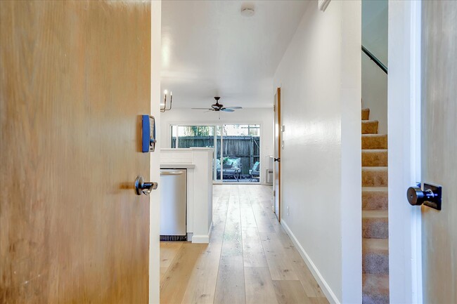Building Photo - 1411 Creekside Dr