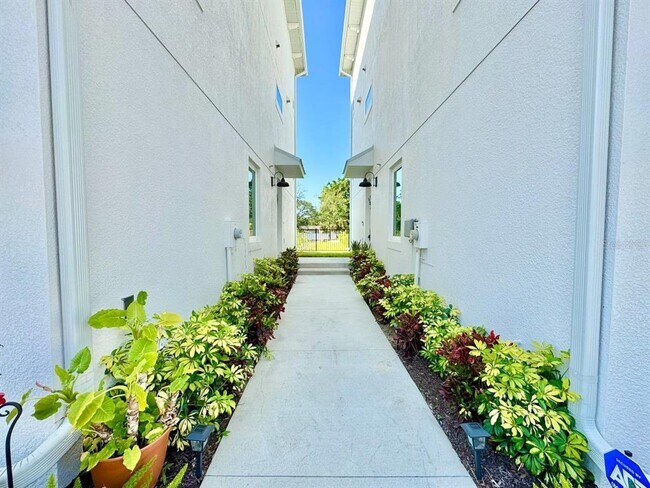 Foto del edificio - 4740 Legacy Park Dr