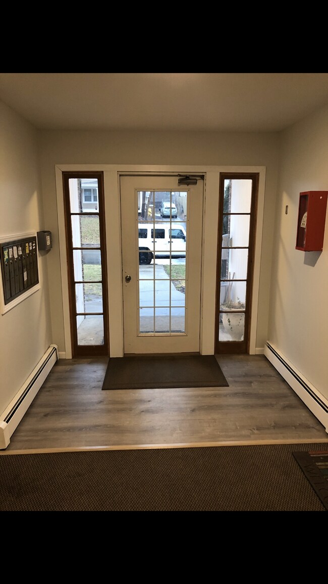 Building Photo - 1701 Blossom Ln