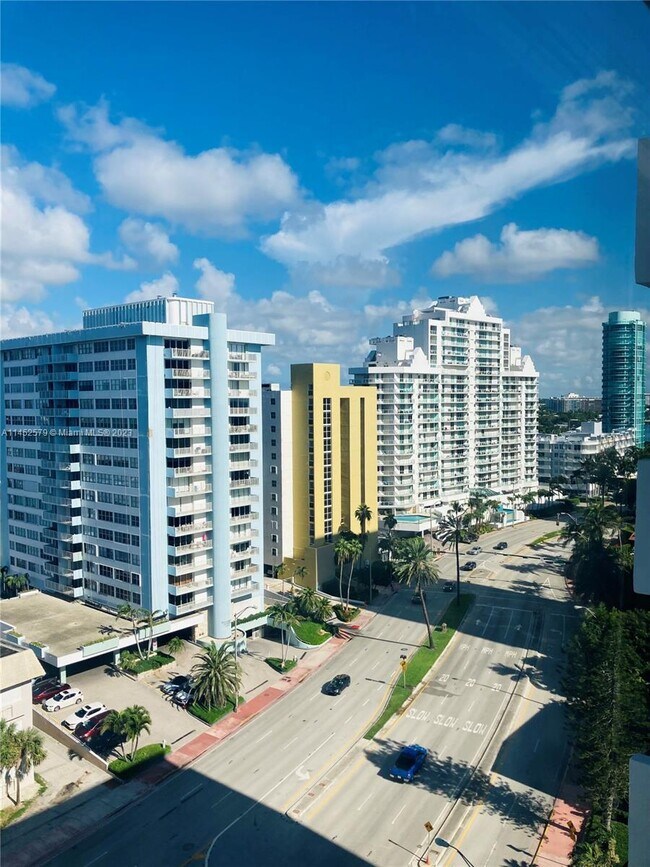 Foto del edificio - 5825 Collins Ave