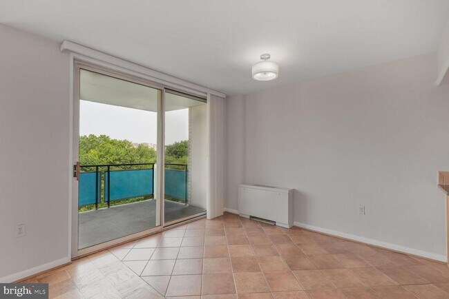 Foto del edificio - 10401 Grosvenor Pl