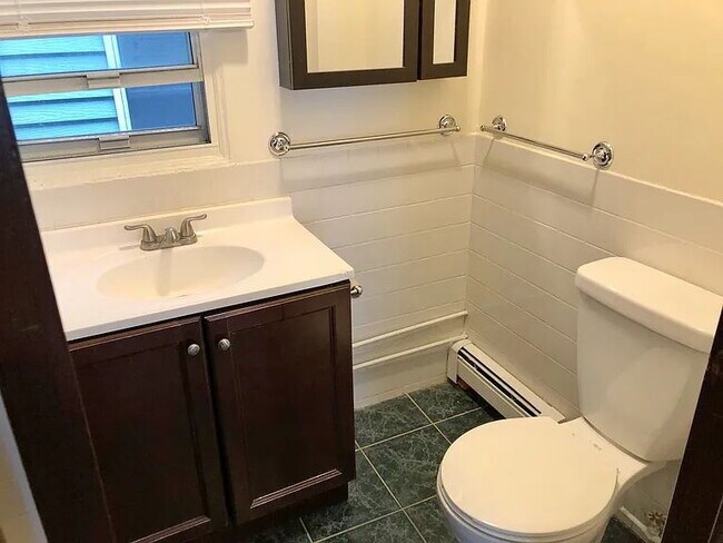 Foto del edificio - Cozy 1.5-Bedroom in a Vibrant East Boston Neighborhood