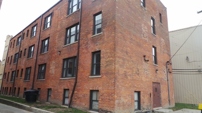 Foto del edificio - 590 Parkview Dr
