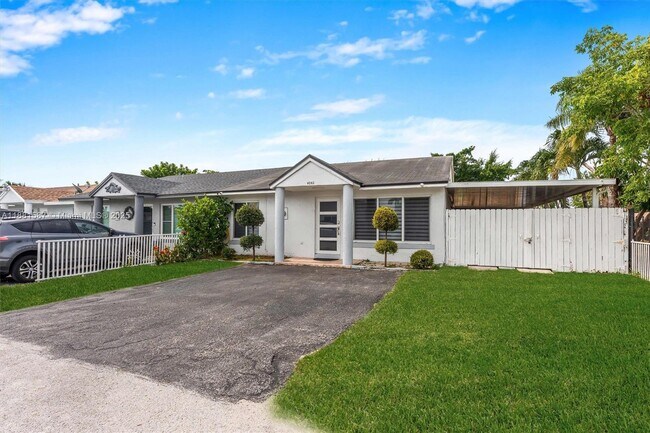 Foto del edificio - 4042 NW 181st Ln