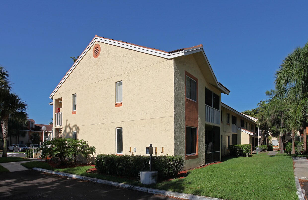 Napoli Gardens Apartments in Coral Springs, FL
