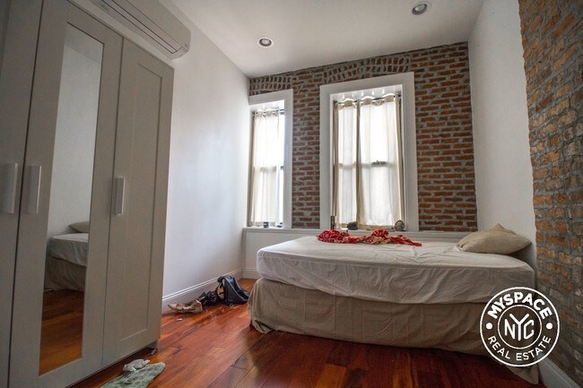 Foto del edificio - 189 Rogers Ave