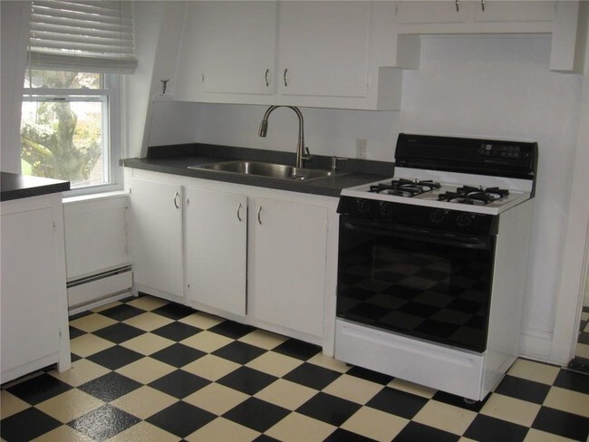 Building Photo - 36 Pleasant St