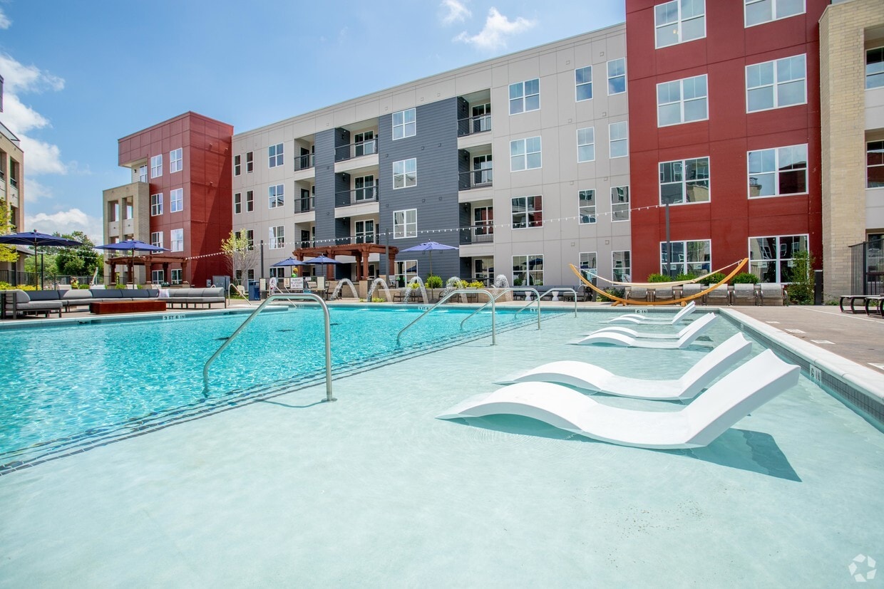 Parq at Chesterfield Apartments in Chesterfield, MO