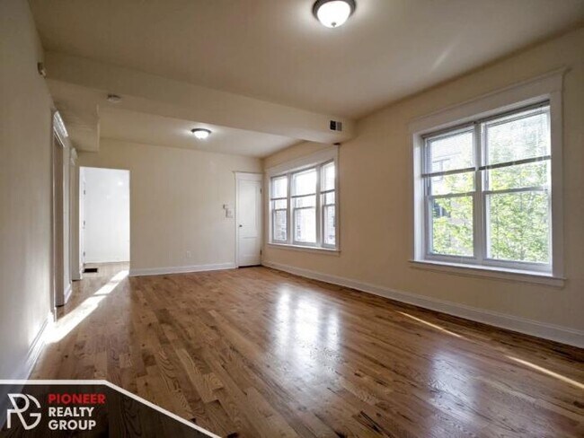 Building Photo - 2 bedroom in CHICAGO IL 60651