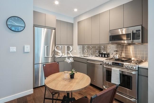 Building Photo - 503 W 28th St