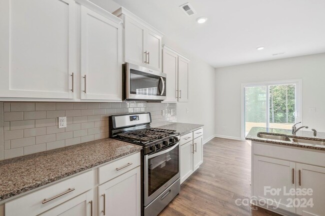 Building Photo - 16116 Trenton Green Ln