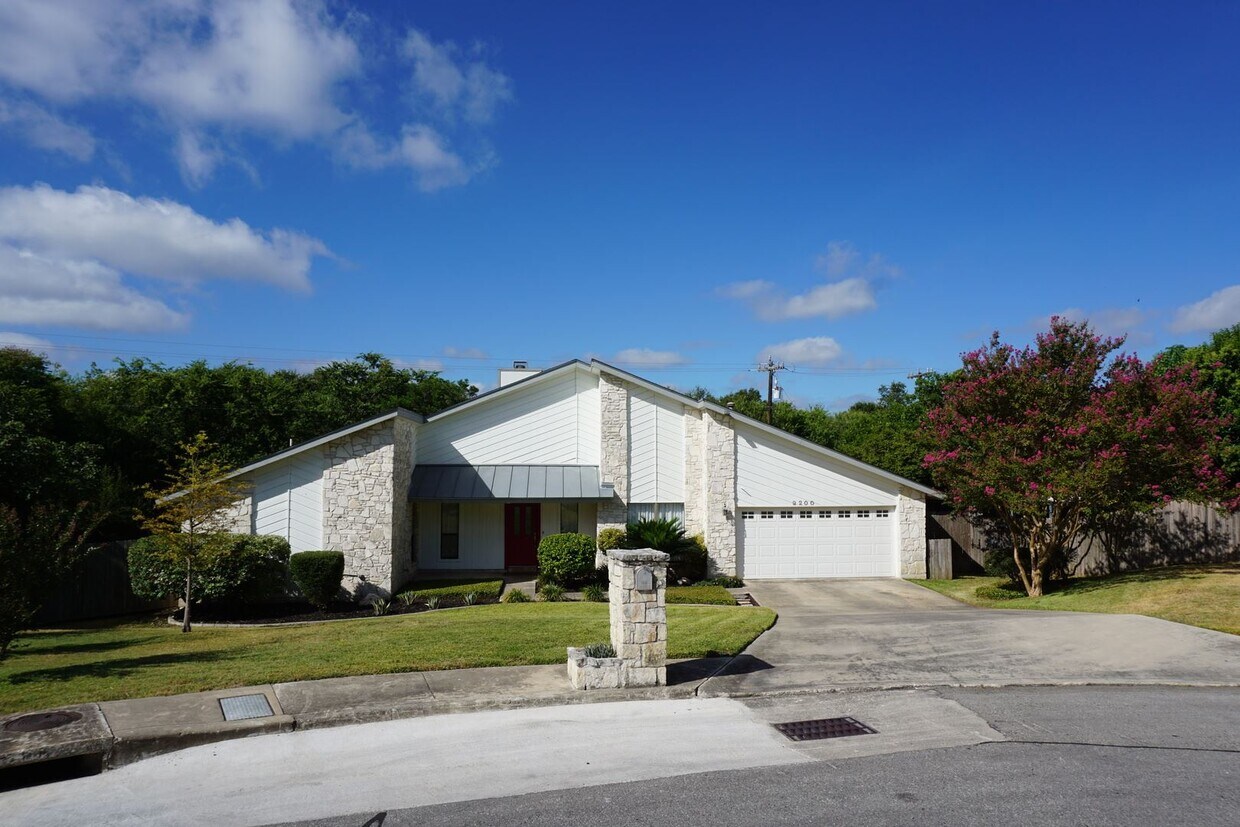Foto principal - 4 br, 2.5 bath House - 9200 Fallworth St.