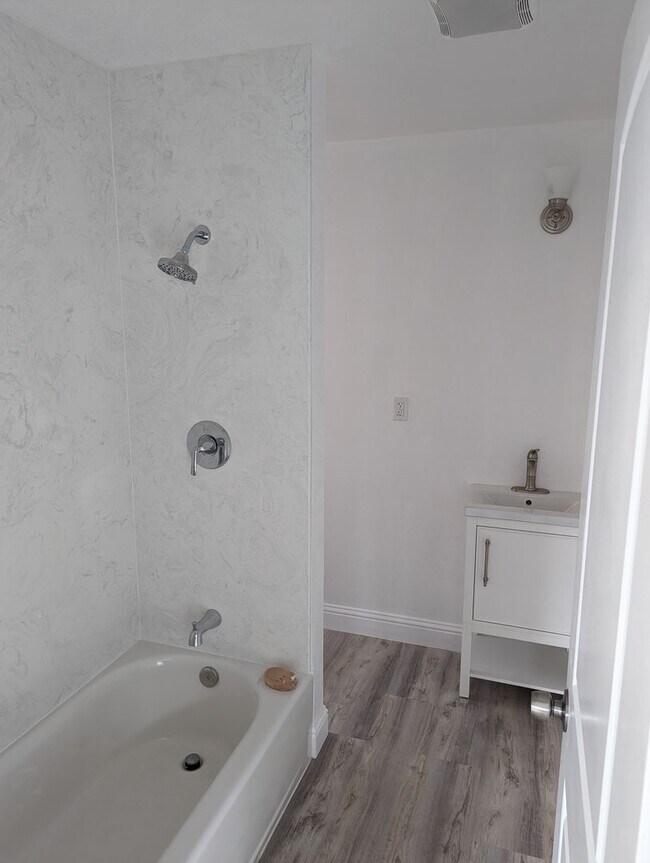 Building Photo - Welcome To Ypur New Home in Alameda, Ca ! ...