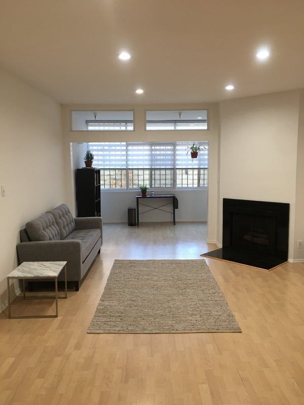 Foto del edificio - 729 S Hobart Blvd